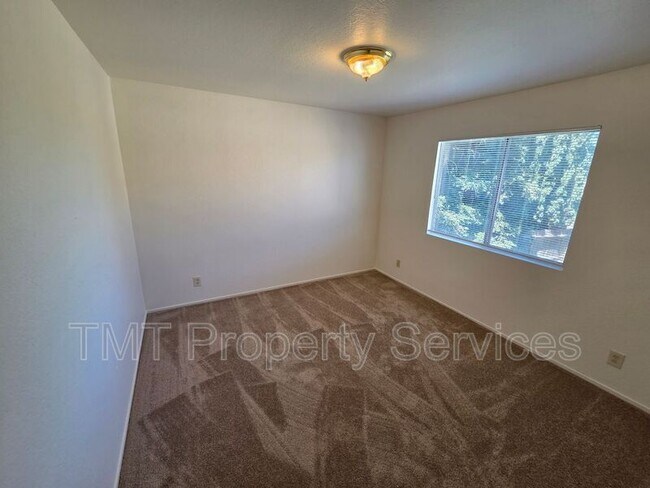 Building Photo - 228 McFarland St