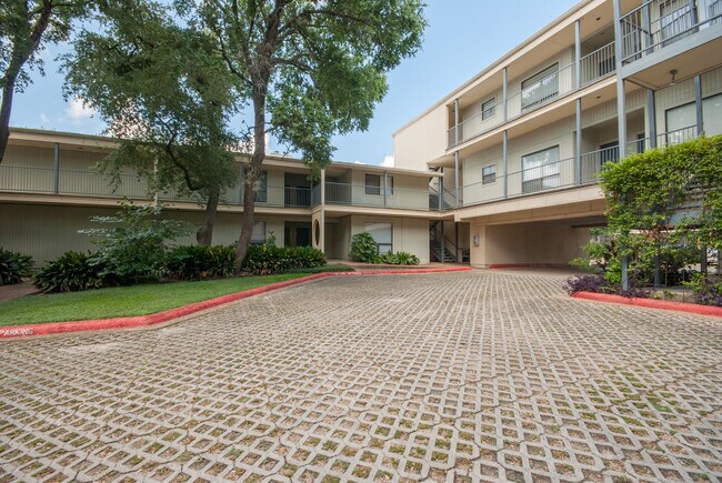 Building Photo - 3840 Far W Blvd