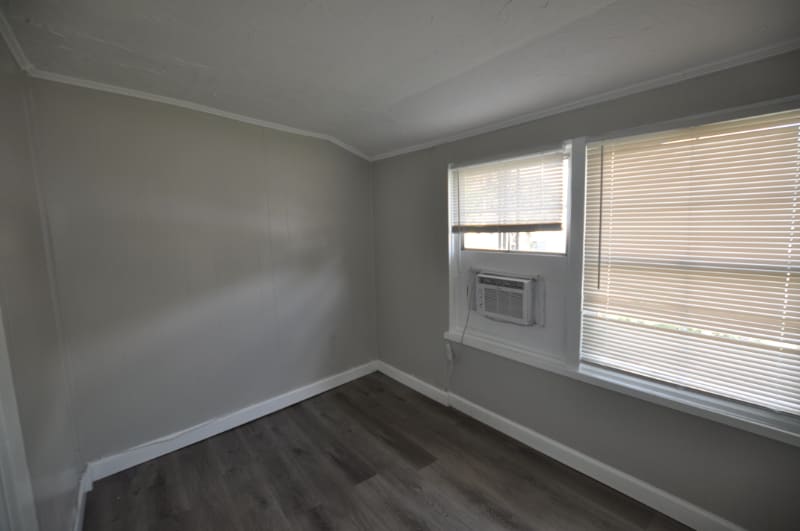 Building Photo - 914 23rd St W