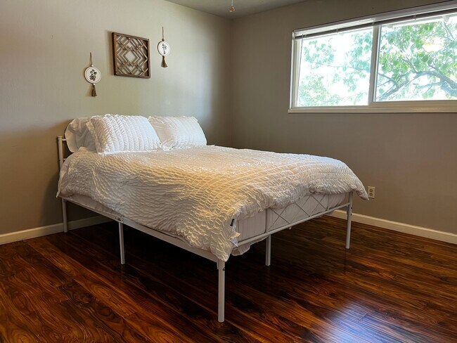 Building Photo - 925 Olympic Ave