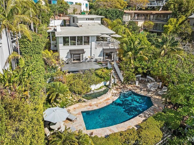 Building Photo - 875 Coast View Dr