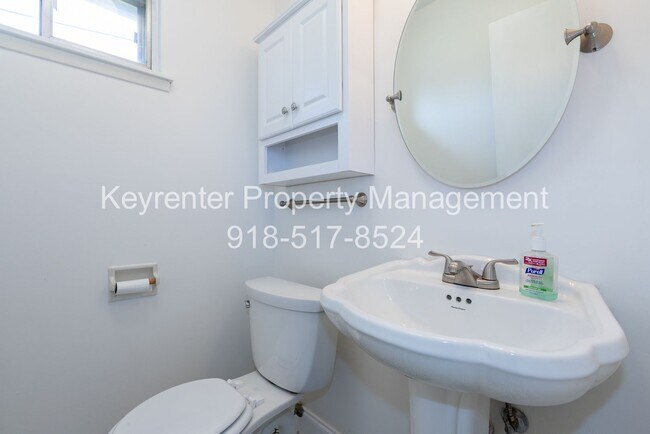 Building Photo - 3 Bed 1.5 Bath in Great Midtown Location!