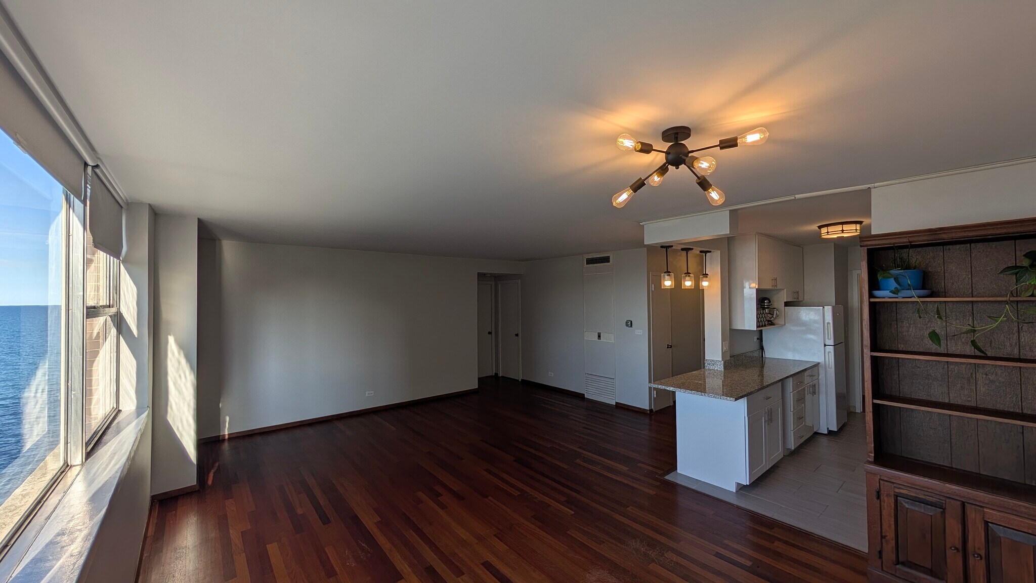 Living/dining - 6301 N Sheridan Rd