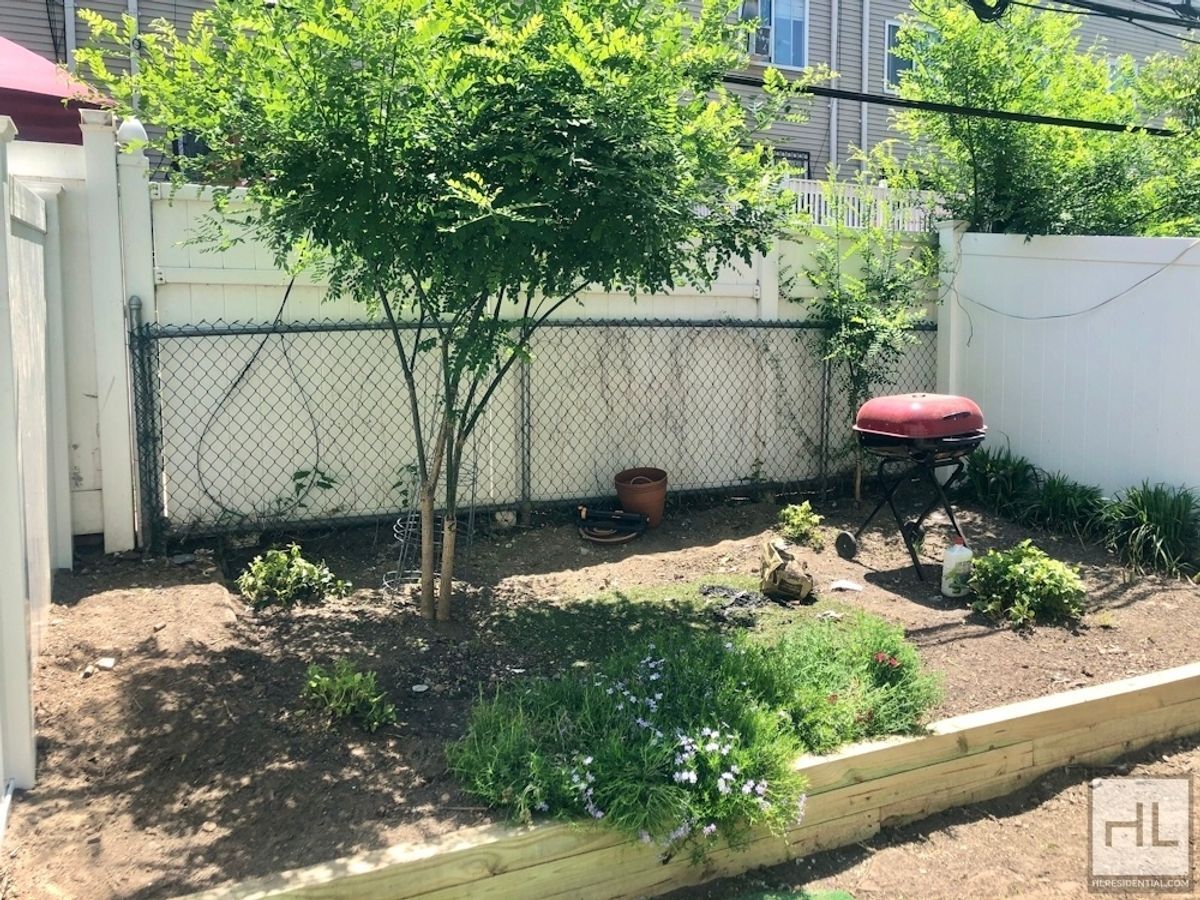 Building Photo - Bedford-Stuyvesant / 2-Bed 1-Bath / Private Outdoor Space