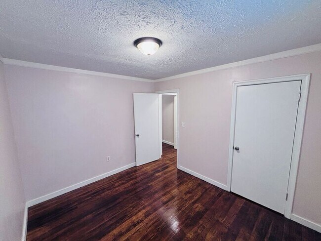 Building Photo - 5082 Lurline Dr