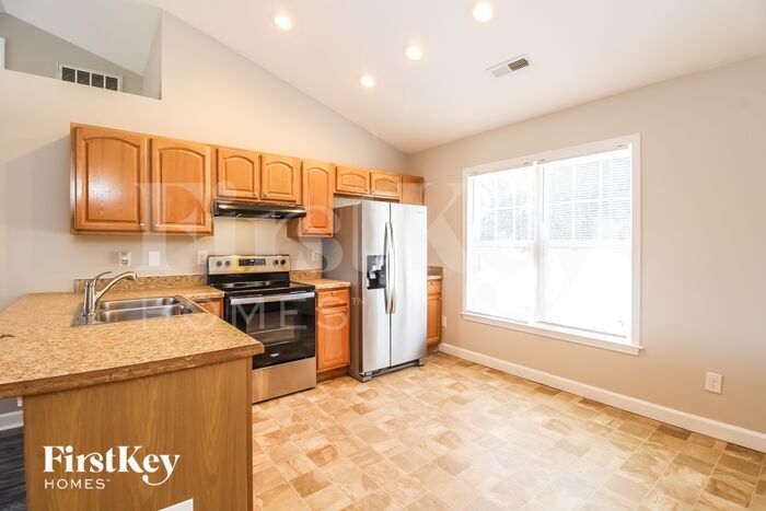 Building Photo - 136 Fir Dr