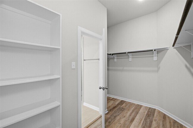 Building Photo - 2815 Torrey Pines Dr