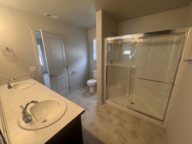 Building Photo - Luxury 4 Bed, 2 Bath Rancher in Spokane Valley!
