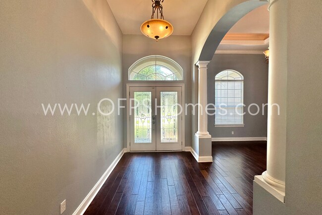 Building Photo - Gated South Crestview Community!