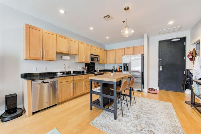 Building Photo - 444 N Central Ave