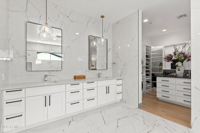 Building Photo - 2912 E Pierson St