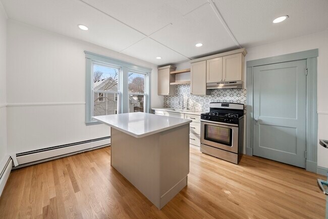 Building Photo - 69 Endicott St