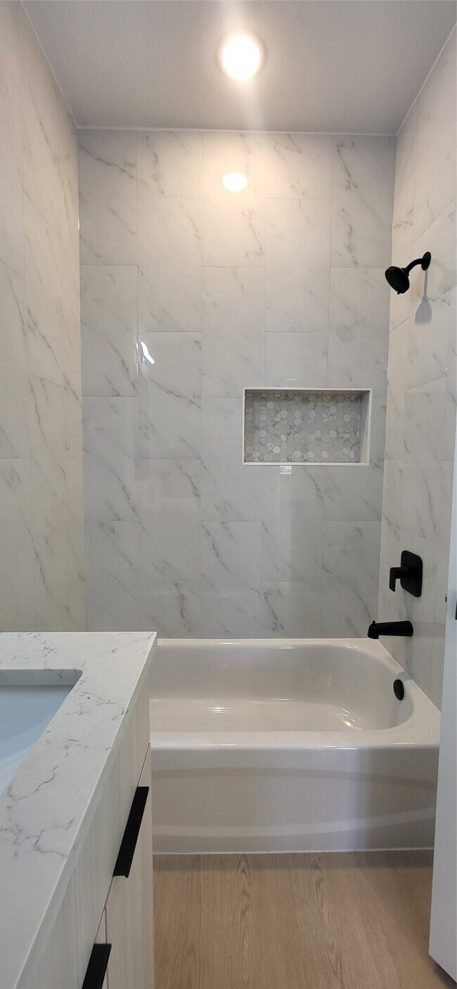 Building Photo - 1033 North Ln