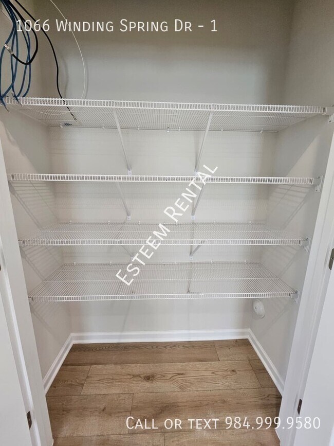 Building Photo - 1066 Winding Spg Dr