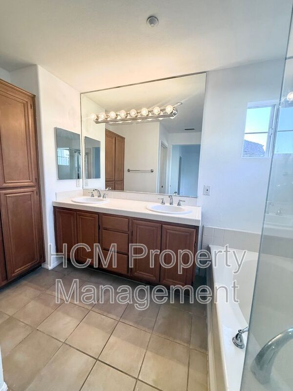 Building Photo - 28 Lansdale Ct