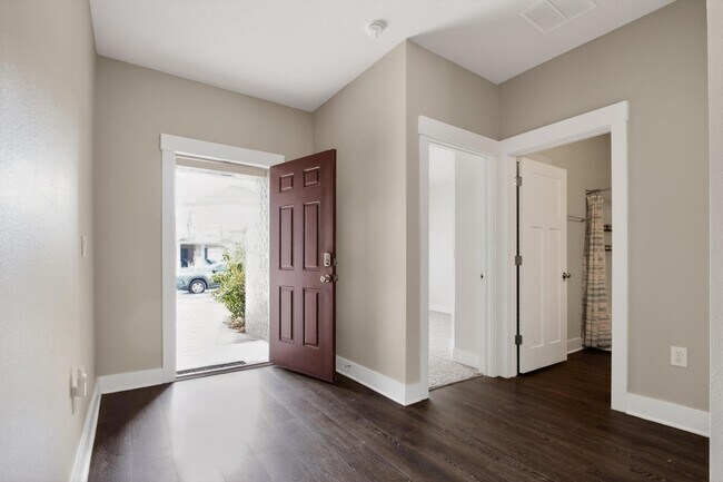 Building Photo - 1110 Shoal River Dr