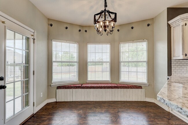 Building Photo - 1605 Silver Oak Dr