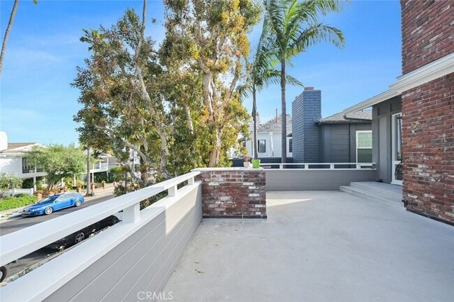 Building Photo - 411 Goldenrod Ave