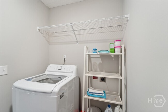 Building Photo - 601 Meloney Dr