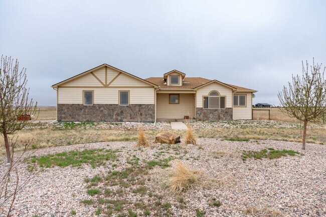 Building Photo - Great 3-Bedroom 2-Bathroom Home with Space in Cheyenne