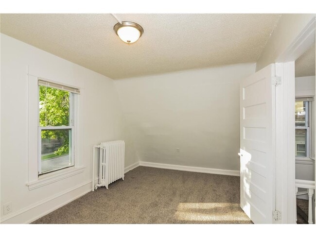 Building Photo - 250 N Irving Ave