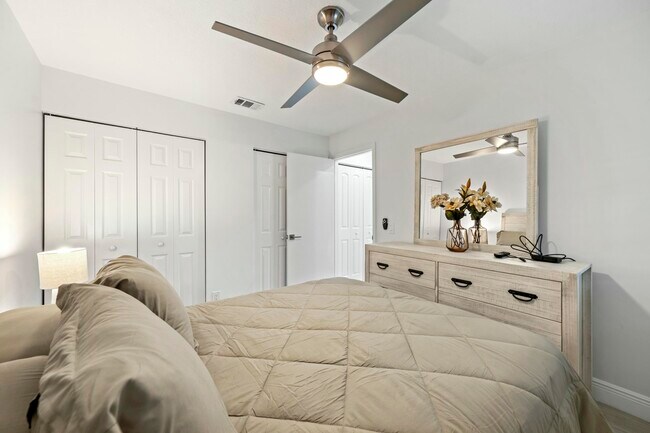 Building Photo - 6553 Via Regina