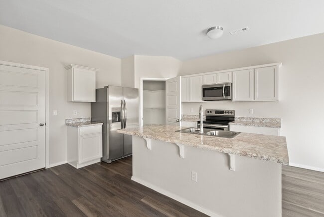 Building Photo - Pre-Leasing Now! Make This Charming 3-Bedroom, 2.5-Bath Home in Farmington Yours!