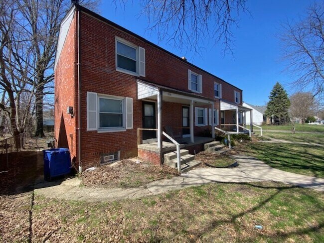 Building Photo - 2235 Homestead Dr