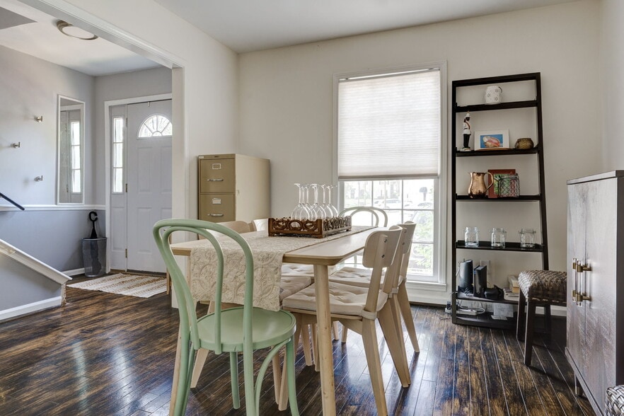 Dining Room/Entrance - 1733 14th Ct S
