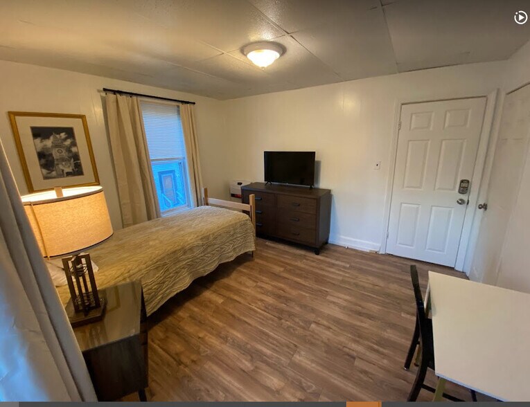 Building Photo - 48 Oak Ter