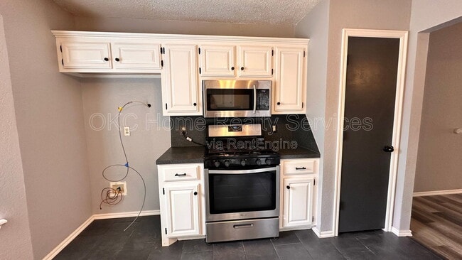 Building Photo - 17316 Valley Crst