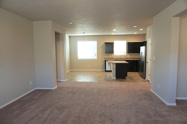Building Photo - Wonderful 3 bedroom in Rio Rancho. Don't m...