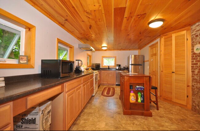 Building Photo - 38 Church St