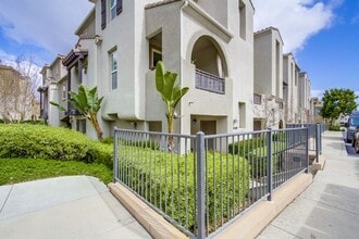 Building Photo - Spacious 3 Bed / 3 Bath Townhome with 2-Car Garage in Gated San Marcos Community