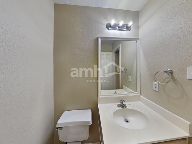 Building Photo - 403 Thunderbay Dr