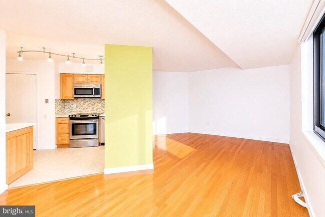 Building Photo - 1420 Locust St