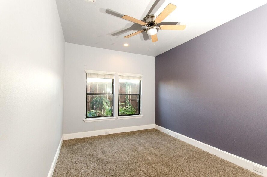 Building Photo - 308 Grove St