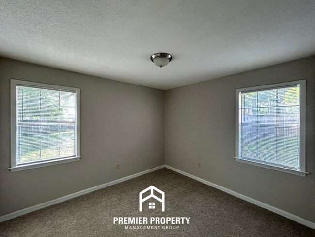 Building Photo - Spacious 4BR/2BA Southaven Home | Hardwood Floors, Fireplace & Fenced Yard with Shed