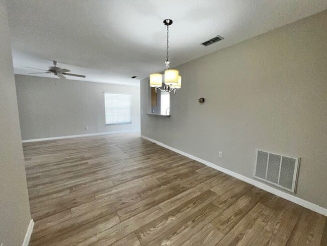 Building Photo - 2024 Donegan Pl