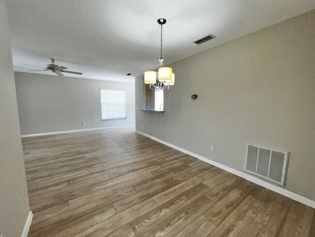 Building Photo - Welcome Home! Updated flooring & fresh interior paint! Move in OCTOBER! Beautiful 3X2 with attach...