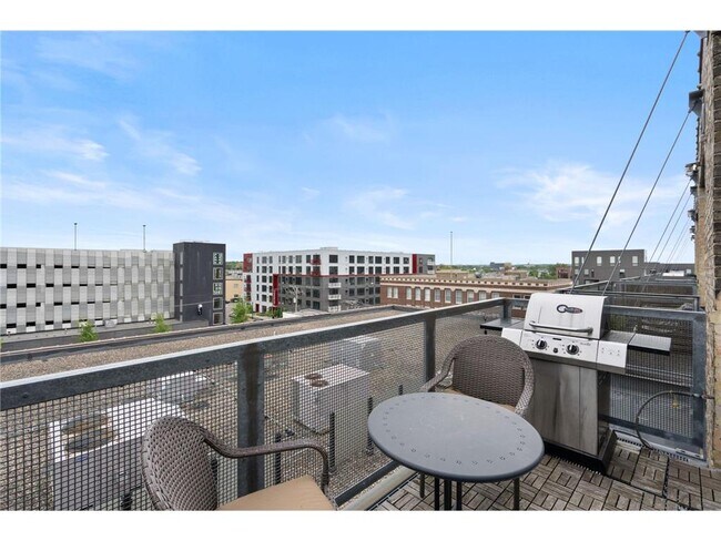 Building Photo - 901 N 3rd St
