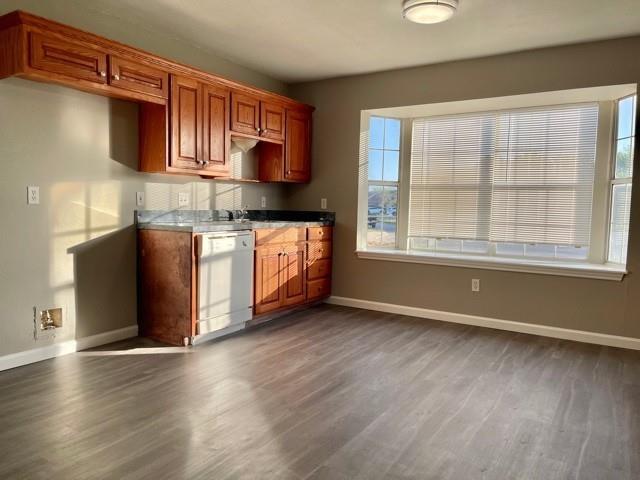 Building Photo - 204 Honey Bee Dr