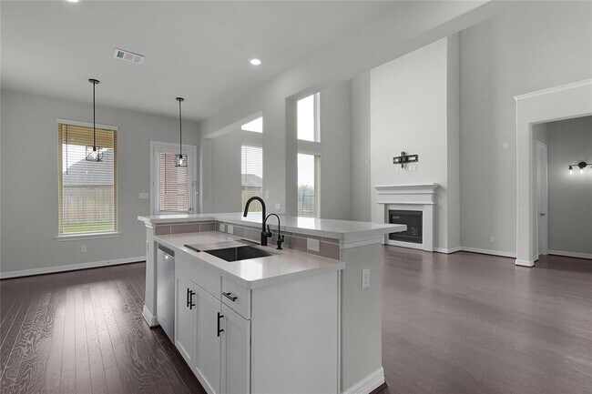 Building Photo - 6026 Lake Bridge Ln