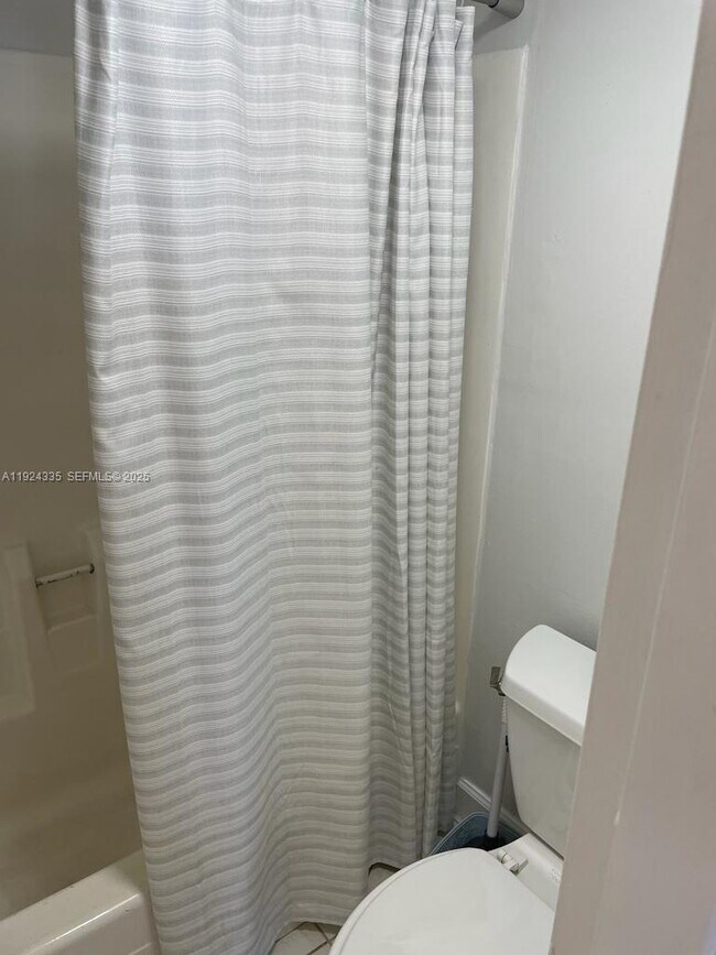 Building Photo - 2350 NE 135th St