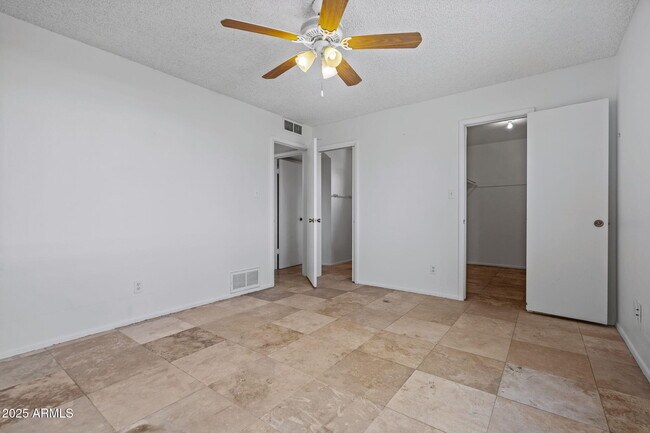 Building Photo - 2346 E Shaw Butte Dr