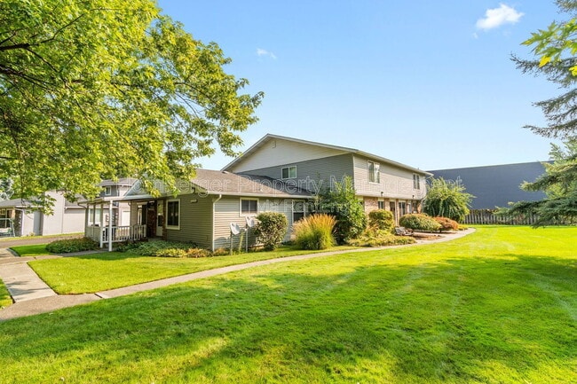 Building Photo - 4417 S Sheri Ct