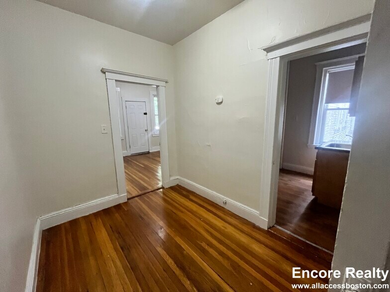 Building Photo - 9 Egremont Rd