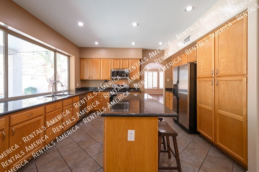 Building Photo - 2682 S Beverly Pl