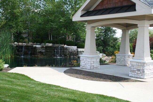 Building Photo - Beautiful 2 bedroom condo near Austin Land...