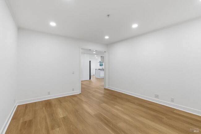 Building Photo - 309 Melrose Ave